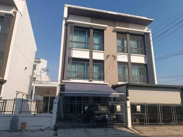 ให้เช่าทาวน์โฮม 3 ชั้น 25.7 ตร.ว. หมู่บ้านกลางเมือง โชคชัย 4 ซอย 50 ใกล้เซ็นทรัลอีสวิว