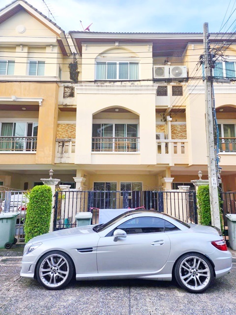 ใกล้ ม.ธุรกิจบัณฑิตย์ 799ม. คฤหาสน์แนวตั้ง ให้เช่าทาวน์โฮมหรู 3 ชั้น 4นอน ทำเลสามัคคี-ประชาชื่น  26ตรว. 300ตรม. 3น้ำ พร้อมเฟอร์ครบชุด 