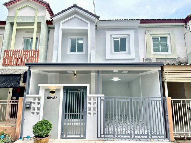 ขายทาวน์เฮ้าส์2ชั้น หมู่บ้านไลโอ (วงแหวน-ปิ้นเกล้า) ซอยวัดพระเงินบางใหญ่ อ.บางใหญ่ จ.นนทบุรี