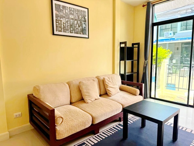 วิลล่า ให้เช่าทาวน์โฮม 2 ชั้น โลตัส บางกรวย-ไทรน้อย 1.2 กม.บางบัวทอง 230 ตร.ม. 28 ตร.วา. เฟอร์ครบ 3 นอน 2 น้ำ 