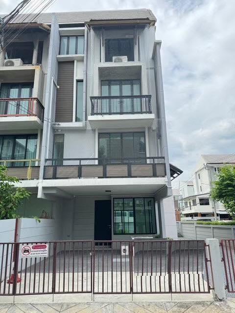 ให้เช่าทาวน์โฮม 4 ชั้น 225 ตร.ม. โครงการอารียา แมนดารีนา สุขุมวิท 77 ใกล้ BTS ศรีนุช