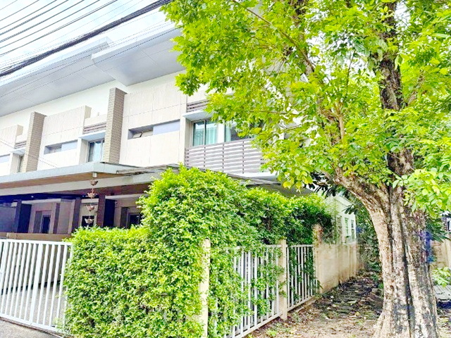 MRTแจ้งวัฒนะปากเกร็ด28 700 ม. เมืองทองธานี  เช่าทาวน์โฮมหรู 2 ชั้น หลังมุม 34 ตร.ว. 280 ตร.ม. 3 นอน 3 น้ำ เซ็นทรัล แจ้งวัฒนะ 800 ม.