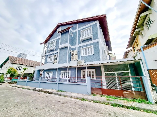 ให้เช่าคฤหาสน์ใหม่ ห้องมุม 3ชั้น 40ตร.วา.480ตร.ม. MRTแจ้งวัฒนะ14 1.3กม. ประชาชื่น-แจ้งวัฒนะ 4นอน 3น้ำ ตลาดเมืองทอง 1.4กม.