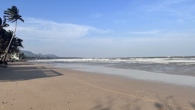 สนใจทรัพย์ดีราคาเงื่อนไขคุยตรงเจ้าของได้ ขายที่ดินริมหาดสะพลีทรายขาวน้ำใสคราม สวยงามวิวทะเลธรรมชาติสุดสุด ปะทิวใกล้หาดสวยทุ่งวัวแล่น