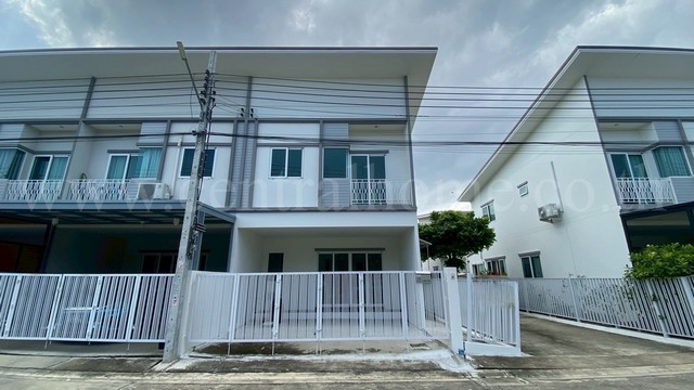 ทาวน์เฮ้าส์ เดอะมิราเคิล โครงการ 3  เพชรเกษม 63 บ้านใหม่ ซื้อมาไม่เคยอยู่ 