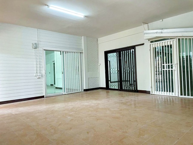 ให้เช่า บ้านเดี่ยว 2 ชั้น 100 ตร.วา. 8ห้องนอน MRT ศูนย์ราชการนนทบุรี 400 ม300 ตร.ม. ซ. เรวดี 10-26 