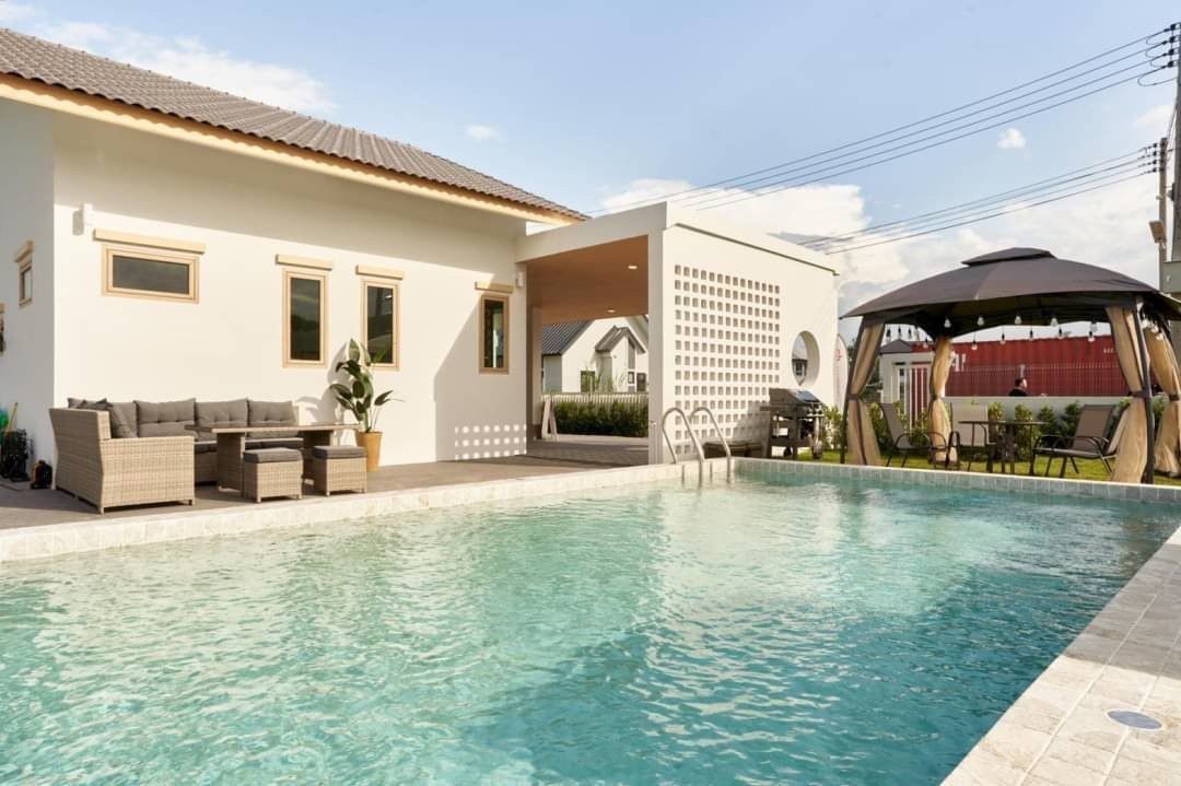 ราคาเริ่มต้นเพียง 3.69 ล้าน 105 ตรว. บ้านเดี่ยวชั้นเดียว #โซนลำพูน #สไตล์มินิมอล บรรยากาศเรียบง่าย เหมาะสำหรับการพักผ่อน เดินทางสะดวกสบาย