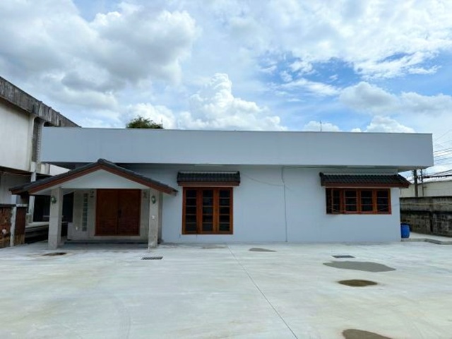 MRT กระทรวงสาธารณสุข 500 ม.บิ๊กซี ติวานนท์ 900 ม.ให้เช่าบ้านเดี่ยวขนาดใหญ่ 1 ชั้น 530 ตรม. 130 ตร.วา. ม.มจพ. 3.7 กม. 