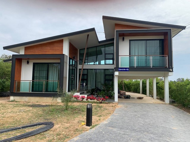 ขายด่วนๆๆ บ้านเดี่ยว พร้อม ที่ดิน 685 ตารางวา ตำบล มุกดาหาร  อำเภอ เมืองมุกดาหาร จังหวัด มุกดาหาร