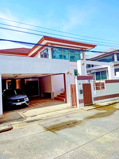 ซ.อ่อนนุช 40-48 ให้เช่าบ้าน 2ชั้น 102ตร.วา. 3-4นอน302ตร.ม. วิสซ์ดอม 101 2.4 กม.MRT ศรีนุช 1.9 กม.นานาชาติแสตมฟอร์ด 5.4 กม.เฟอร์ครบ  3 น้ำ 