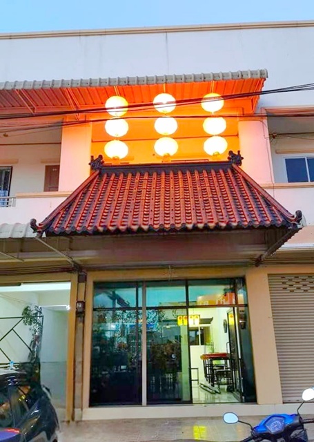 ม.ราชภัฎ เมกาโฮม เชียงราย 1.5 กม.ตลาดสดบ้านดู่ 2 กม. ให้เช่าตึกแถว 2 ชั้น 38 ตร.วา. 158 ตร.ม. ตรงข้าม เชียงราย2นอน ทำเลดี 2 น้ำ