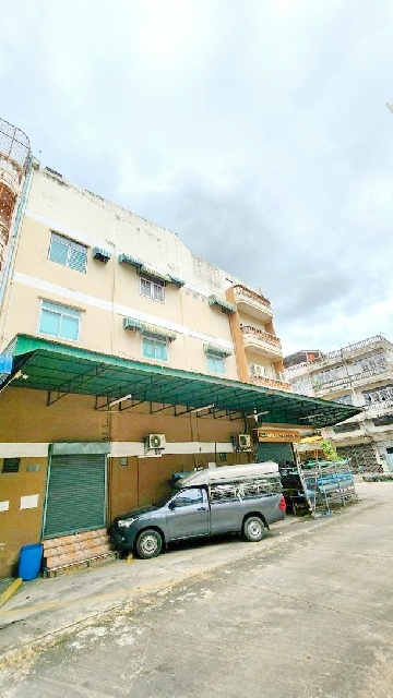 รวมค่าไฟน้ำรร.เลิศหล้านานาชาติ 1.8 กม.  แอร์ เครื่องใช้สำนักงาน พื้นที่สำนักงานชั้น 1 อาคารพาณิชย์ 4 ชั้น หลังมุม 128 ตร.ม. 4น้ำ พร้อมเฟอร์ 