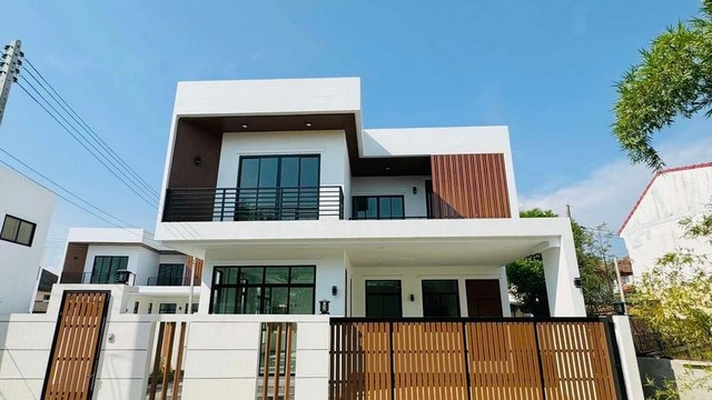 ขายต่ำกว่าราคา พูลวิลล่าสร้างใหม่ 2 ชั้น สไตล์โมเดิร์น โซนแม่เหียะ