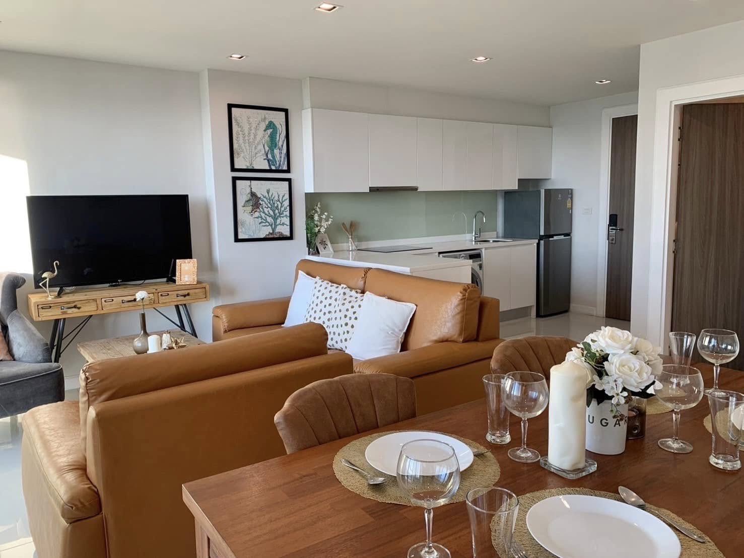CONDOMINIUM ดิ แอมเบอร์ คอนโด  82 ตาราง.เมตร 2 BEDROOM 2 BATHROOM 8900000 บ. ใกล้ ชายหาดเดียวกันกับโรงแรม U Pattaya, Sea Sand Sun และโรงแรมดังอีกหลายแห่ง ราคาต่ำกว่าตลาด