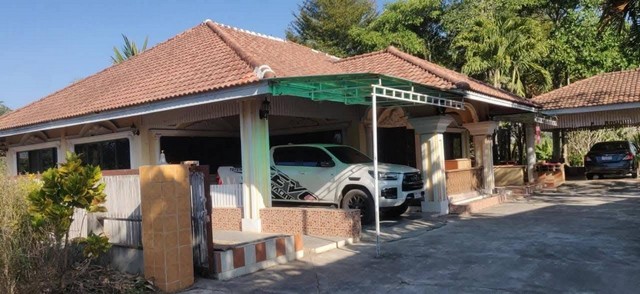 ขายบ้านพร้อมที่ดิน อำเภอเมือง จังหวัดลำพูน เนื้อที่ 281 ตารางวา