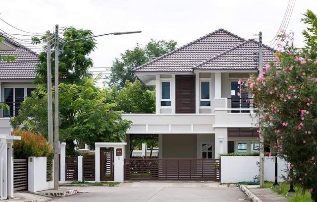 โซนสุเทพ ขาย 6.5 ล้าน 97 ตรว. 4 นอน 4 น้ำ #หมู่บ้านธาราคีรี บ้านเดี่ยว 2 ชั้น #สไตล์โมเดิร์น #หลังหัวมุม ติดสวนสาธารณะของหมู่บ้าน