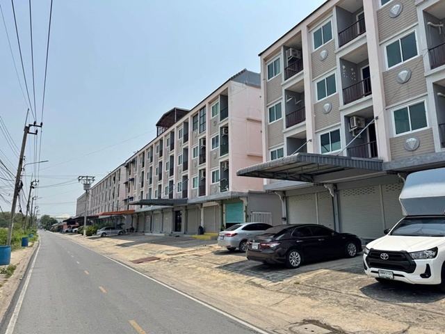 รพ.เกษมราษฎร์  2.7กม.วัดมะเดื่อ 1.6กม. บางม่วง วัดพระเงิน 1.2 กม. ให้เช่าอาคารพาณิชย์ 4 ชั้น ดาดฟ้า 6นอน กาญจนาภิเษก 500 เมตร