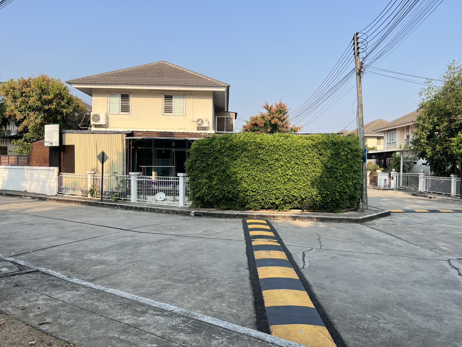 บ้านสวยใหม่ หลังงมุม ใหญ่ ต่อเติมแล้ว สภาพใหม่ในโครงการ กาญจน์กนกวิลล์ 11  
