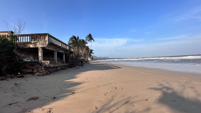 ที่วิวสวยมีไว้ไม่ผิดหวัง  ขายที่ดินริมหาดสะพลีทรายขาวน้ำใสคราม สวยงามวิวทะเลธรรมชาติสุดสุด ปะทิวใกล้หาดสวยทุ่งวัวแล่น