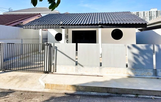 บิ๊กซี แจ้งวัฒนะ 1.5 กม. บิ๊กซี ปากเกร็ด 2 กม.  3นอน ให้เช่าบ้านเดี่ยว 104ตร.ม. 26ตร.วา.  เซ็นทรัล แจ้งวัฒนะ 1.3กม. MRT ศรีรัช 1.3กม. 4น้ำ