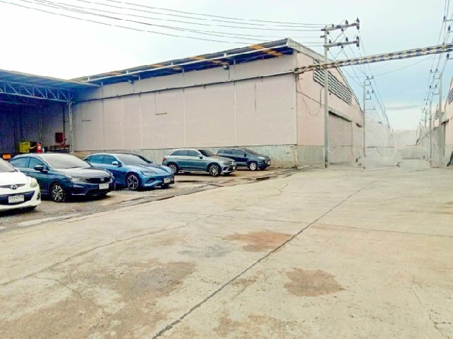 ศูนย์กระจายสินค้าcpบางบัวทอง 1.7 กม.Free Zone MRT แยกปากเกร็ด 4.8 กม  300 ตร.วา. 1200 ตร.ม.