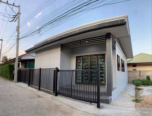 ขายพร้อมผู้เช่า 2.7 ล้าน บ้านพร้อมที่ดิน –  #หลิ่งมื่น #สันทราย บ้านเดี่ยวชั้นเดียว พร้อม #เฟอร์นิเจอร์บางส่วน #เหมาะสำหรับนักลงทุน