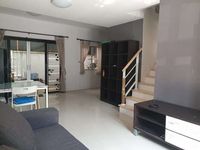 ประกาศขาย Townhouse - 3 Bedroom 0 RAI 0 Ngan 18 ตารางวา 3000000 THAI BAHT ไม่ไกลจาก - ศูนย์ราชการแจ้งวัฒนะ - รร. หอวัง นนทบุรี - โรบินสัน ศรีสมาน -ทางด่วน และสนามฟุตบอลเมืองทองยูไนเตด ราคา งาม
