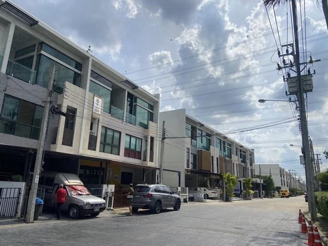 ให้เช่าทาวน์โฮม 3 ชั้น 24.20 ตร.ว. โคราซอน ประชาชื่น บางตลาด ปากเกร็ด นนทบุรี